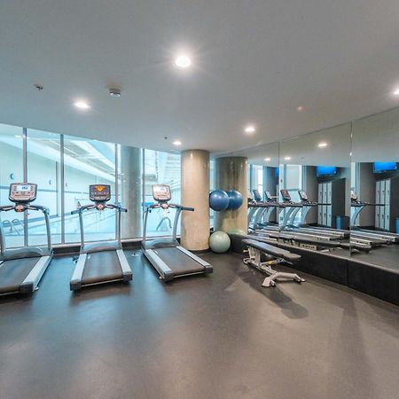 Central 1-Bedroom Apartment With Pool, Jacuzzi & Sauna Vancouver Exterior foto